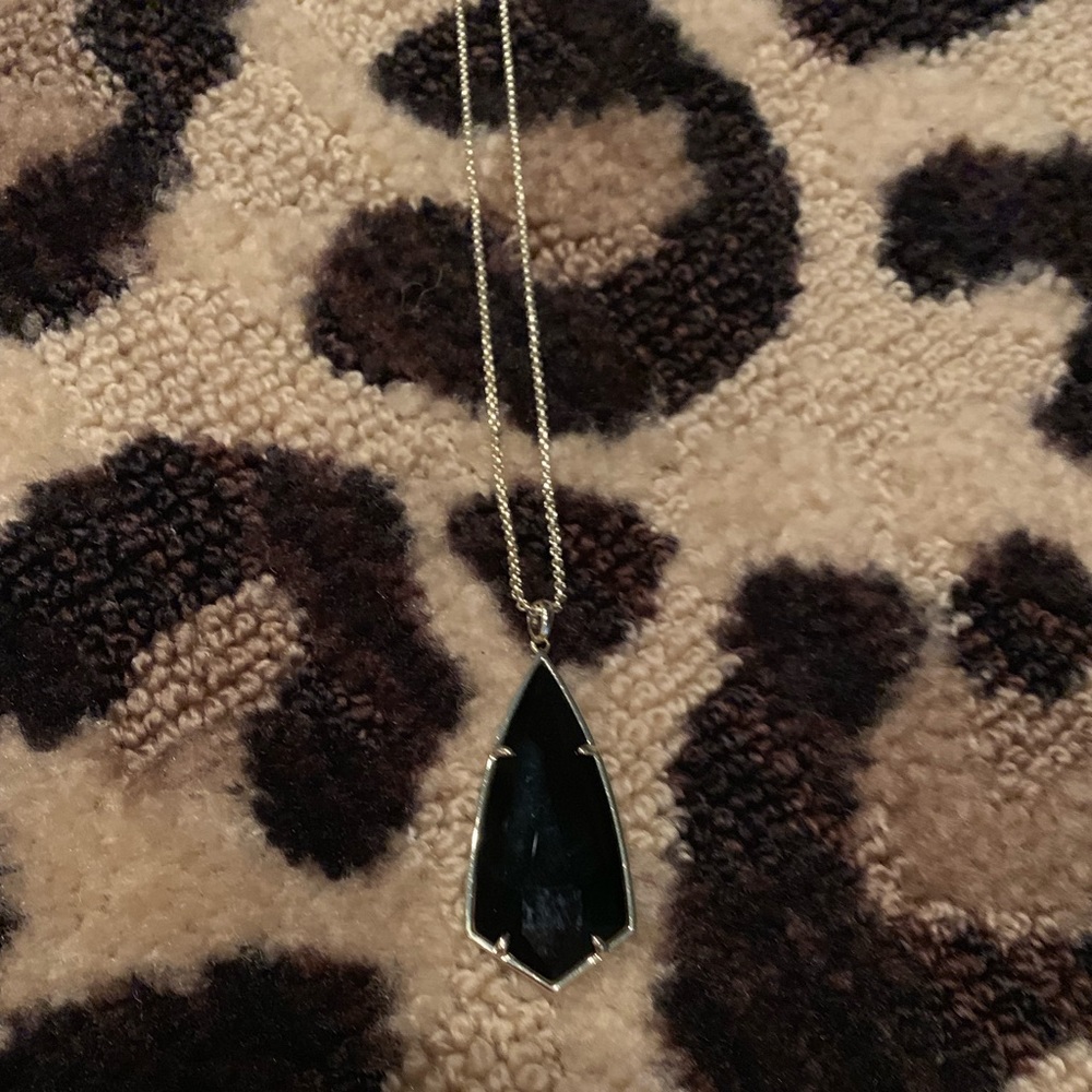 Kendra Scott necklace